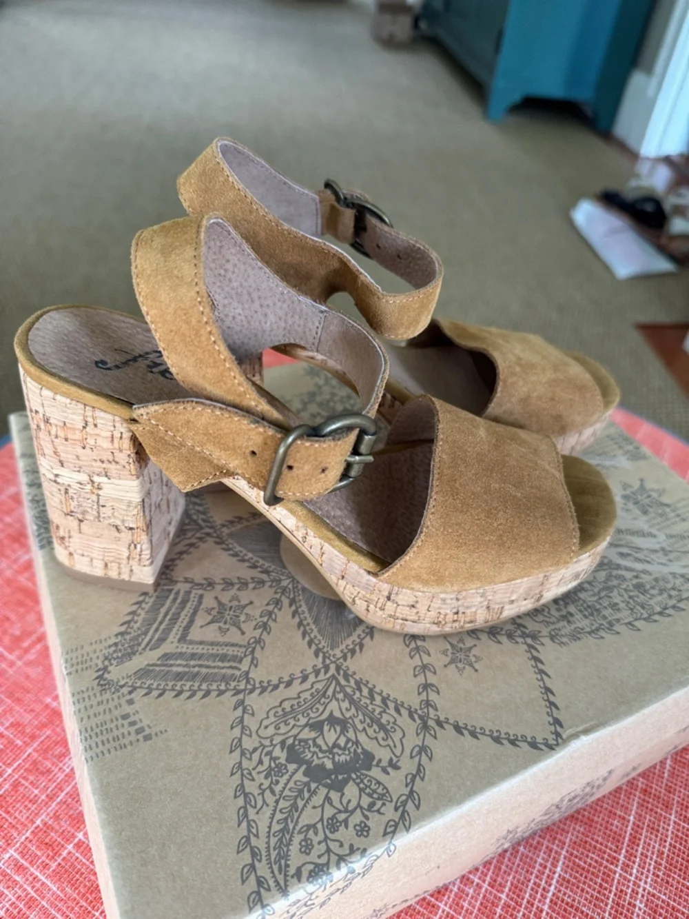 NIB FREE PEOPLE platform sandal, 6